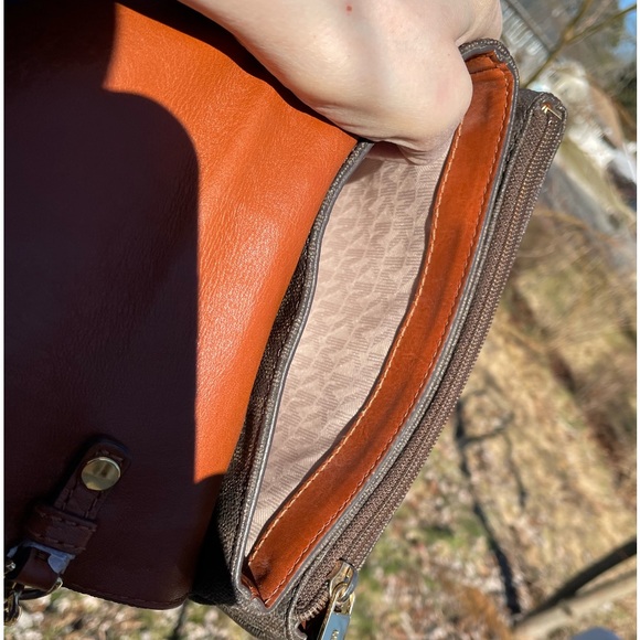 Michael Kors Monogram Crossbody Chain - Picture 12 of 14